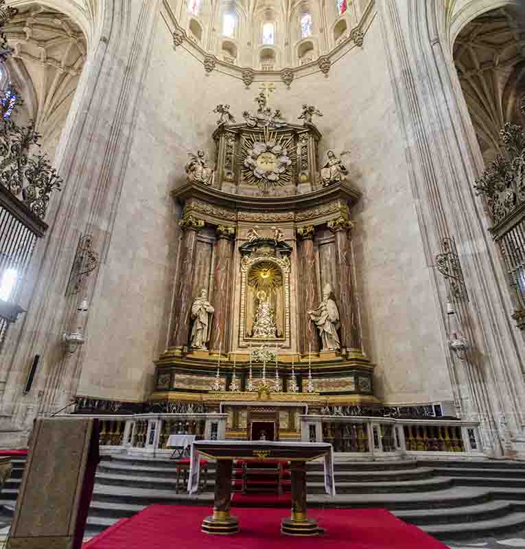 56 - Segovia - catedral de santa Maria de Segovia - interior - altar mayor